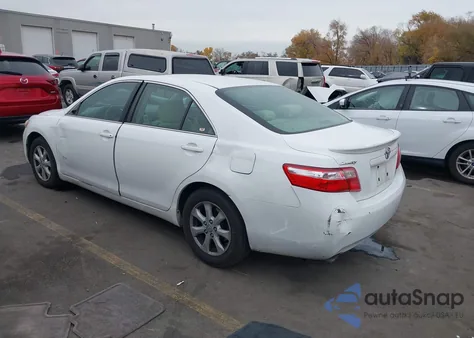 2007 Toyota Camry Le V6 z USA, uszkodzony, nr VIN 4T1BK46K77U502313